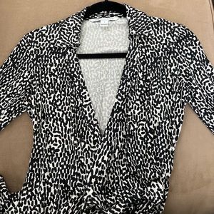 Diane von Furstendburg Size 4 Collared Silk Wrap Dress Black/White